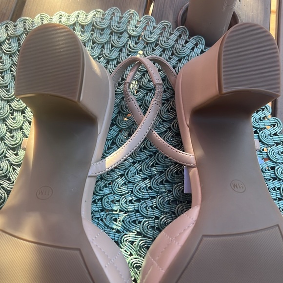 NWT size 11 Marc Fisher Slingback Pumps. Color: Natural, Black - Picture 7 of 9